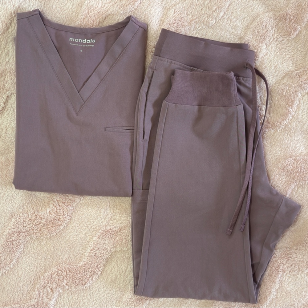 Mandala scrubs set in color Dewberry